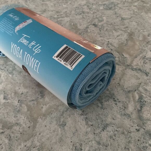 Tone It Up towel  - Picture 5 of 6